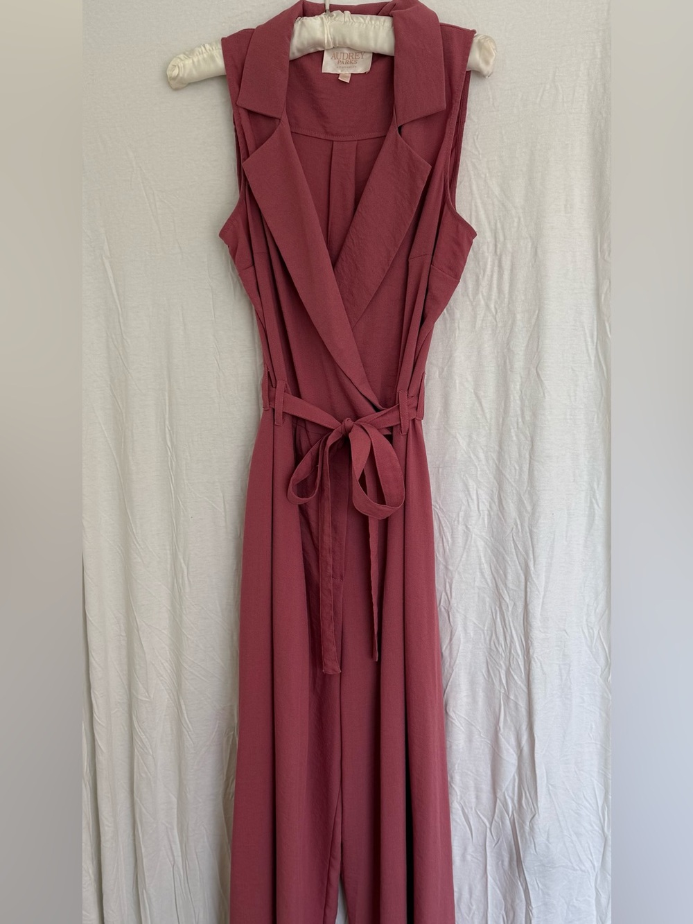 Francesca's Collections Sleeveless Rose-Mauve Midi Wrap Dress with Tie Waist